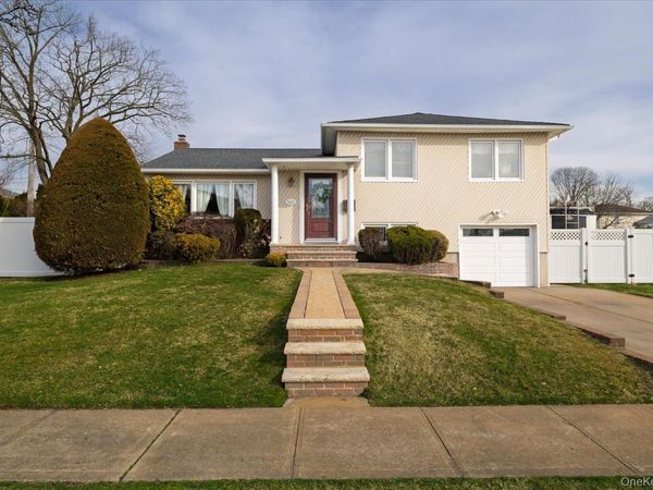 3643 Woodward Avenue, Seaford, NY 11783