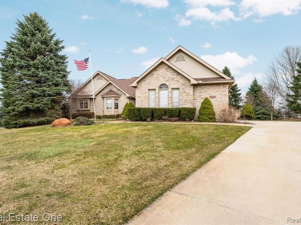 9305 Rotondo Drive, Hartland Twp, MI 48855