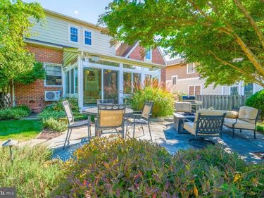 236 N CLEVELAND STREET, ARLINGTON, VA 22201