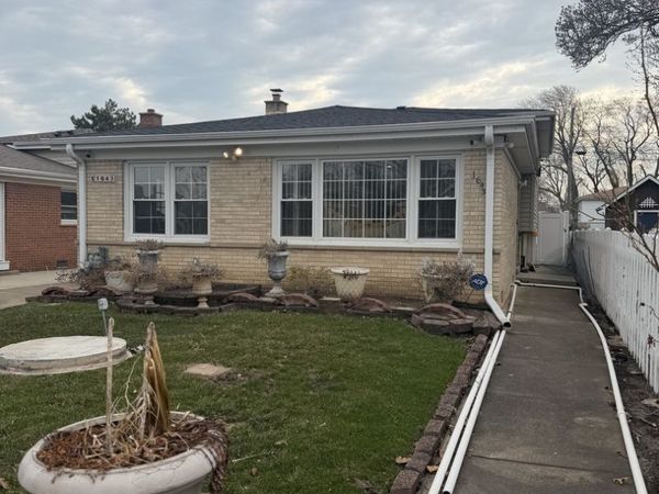 1643 Sycamore Street, Des Plaines, IL 60018