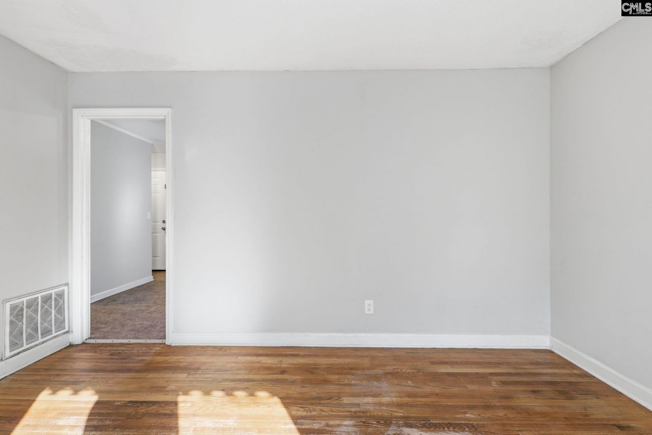 4237 Shorecrest Drive  Photo 10