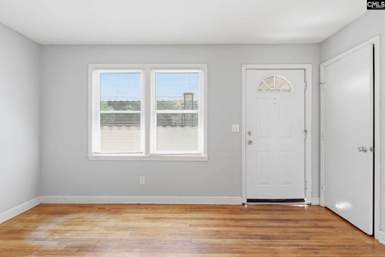 4237 Shorecrest Drive  Photo 8