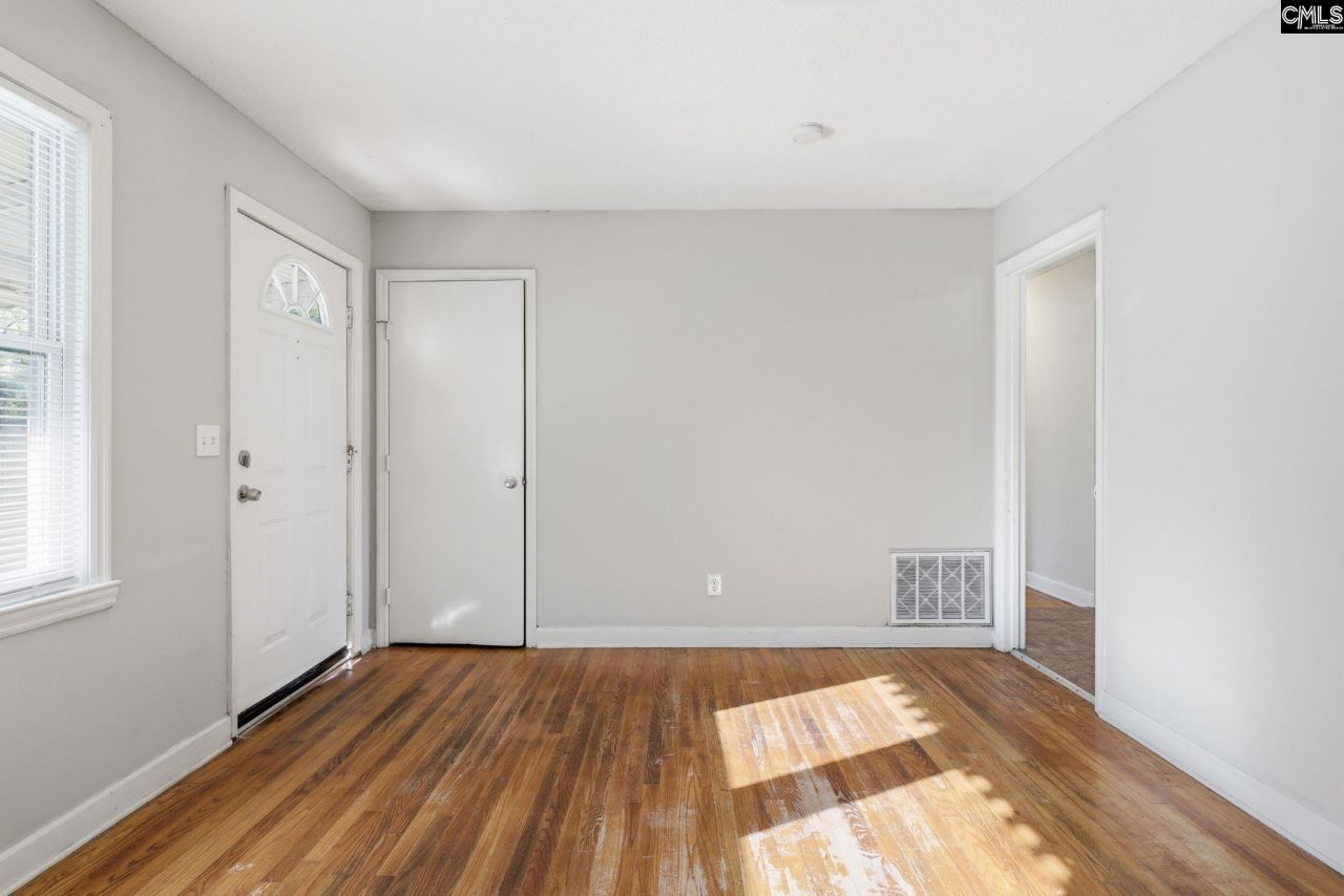 4237 Shorecrest Drive  Photo 9