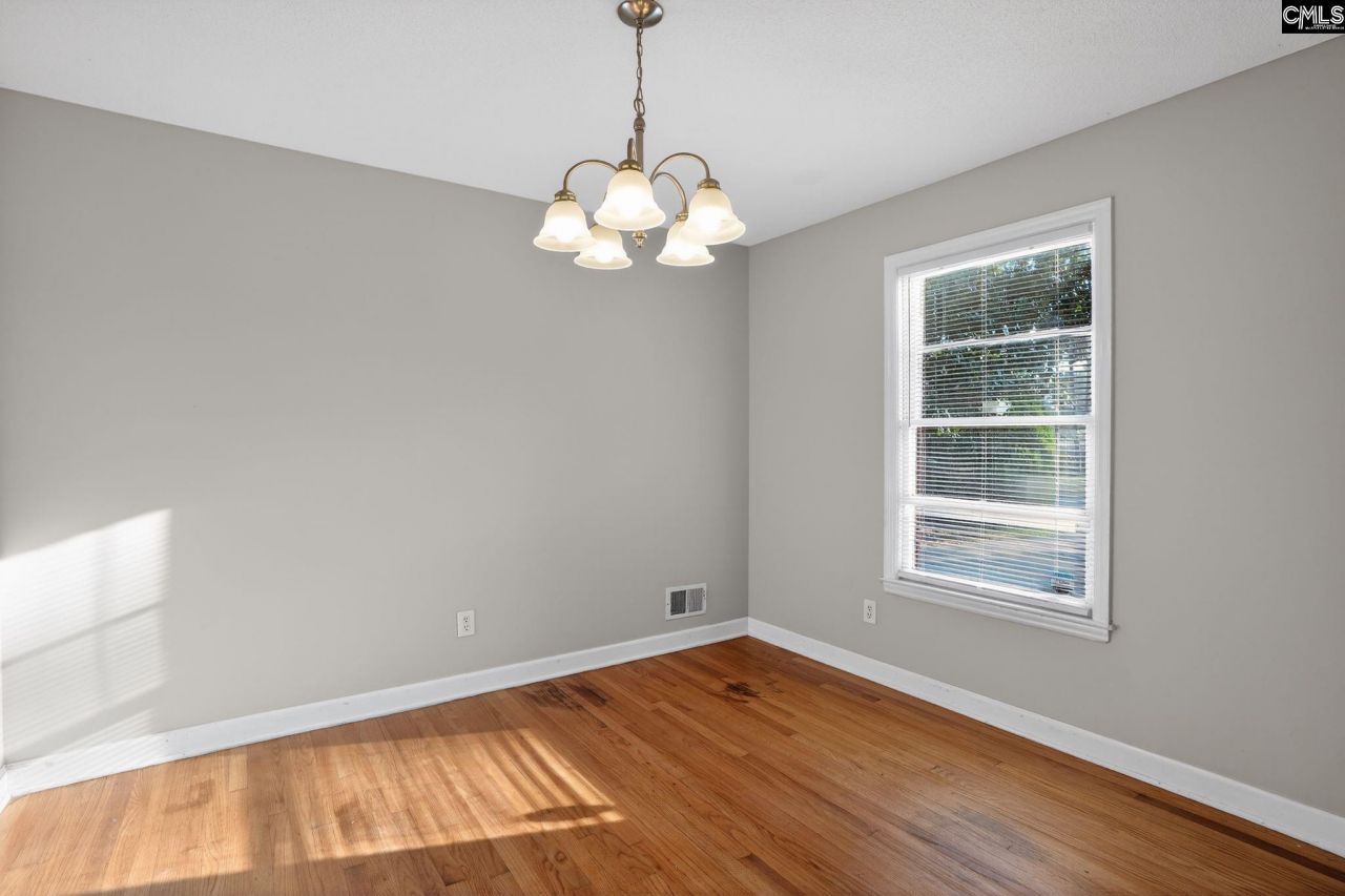 6 Woodtrail Court  Photo 8