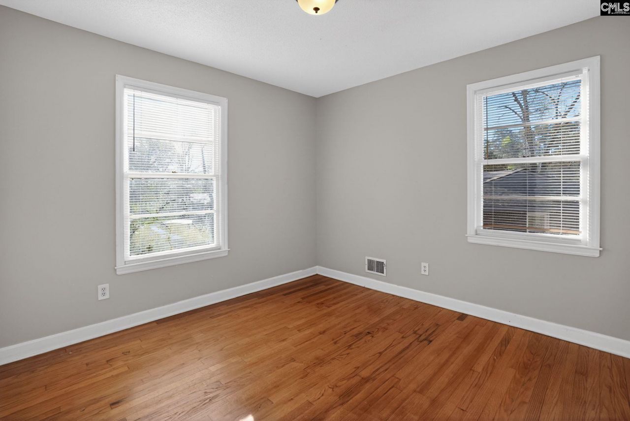 6 Woodtrail Court  Photo 9