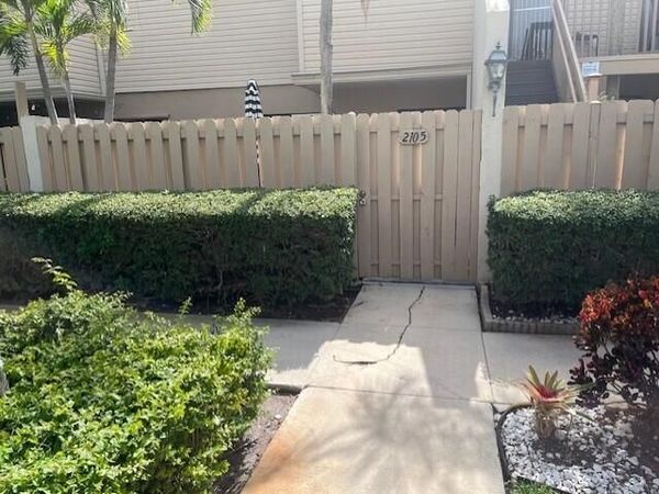 602 Executive Center Drive, Unit 105, West Palm Beach, FL 33401