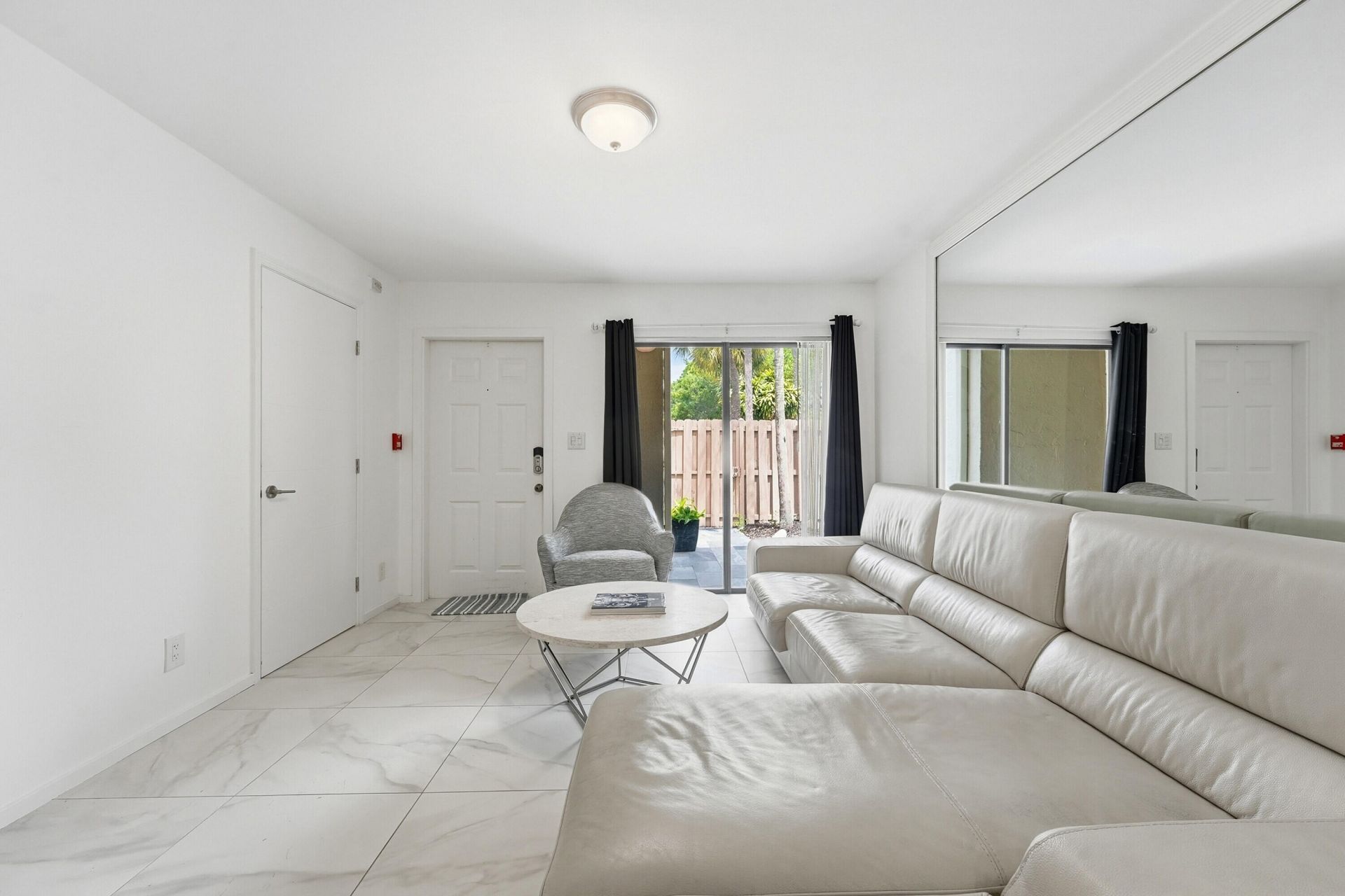 602 Executive Center Drive, Unit 105, West Palm Beach, FL 33401 Photo