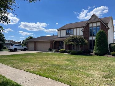 36 Shadyside Lane, Lancaster, NY 14086