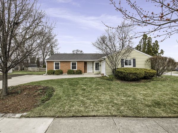 904 W Lynnwood Avenue , Arlington Heights, IL 60004