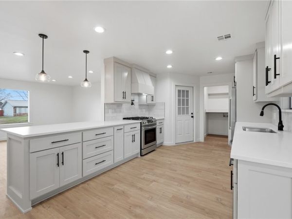 812 N 28th Street, Rogers, AR 72756