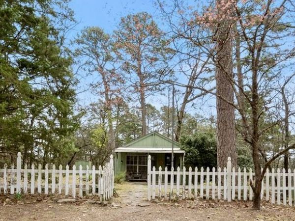 60 Clay Street , Eureka Springs, AR 72632