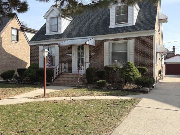 7445 W Winona Street , Harwood Heights, IL 60706
