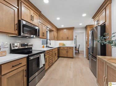 1016 Meadow Road, Omaha, NE 68154