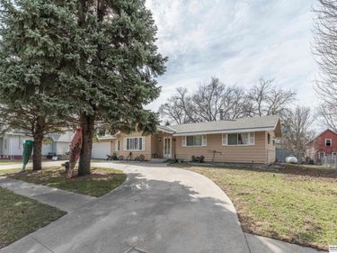 216 North Street , Nehawka, NE 68413