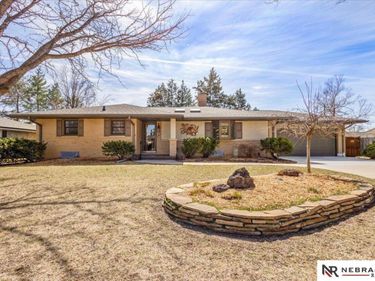 2925 Kucera Drive, Lincoln, NE 68502