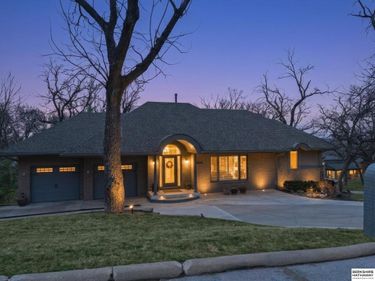 21839 Hillandale Road , Omaha, NE 68022