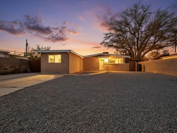 305 Moon Street NE, Albuquerque, NM 87123