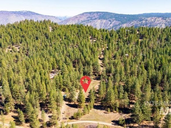 5 Sunset Tr, Banks, ID 83602