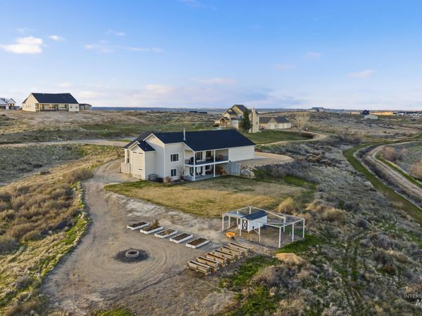 27204 Serenity Ln, Caldwell, ID 83607
