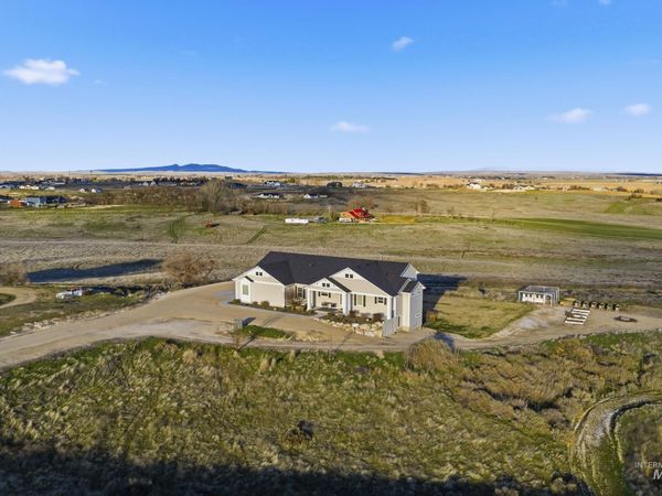 27204 Serenity Ln, Caldwell, ID 83607