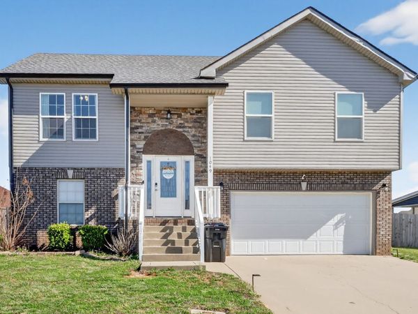 1049 Charles Thomas Dr, Clarksville, TN 37042