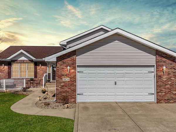 5824 Arrowhead Court, Schererville, IN 46375