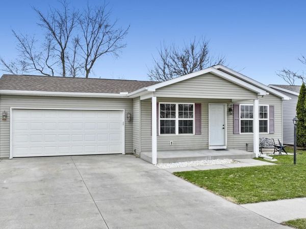 2105 Redbud Lane, Delta, OH 43515