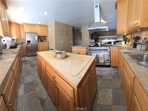 27657 Ironstone Drive, Unit 2, Canyon Country, CA 91387