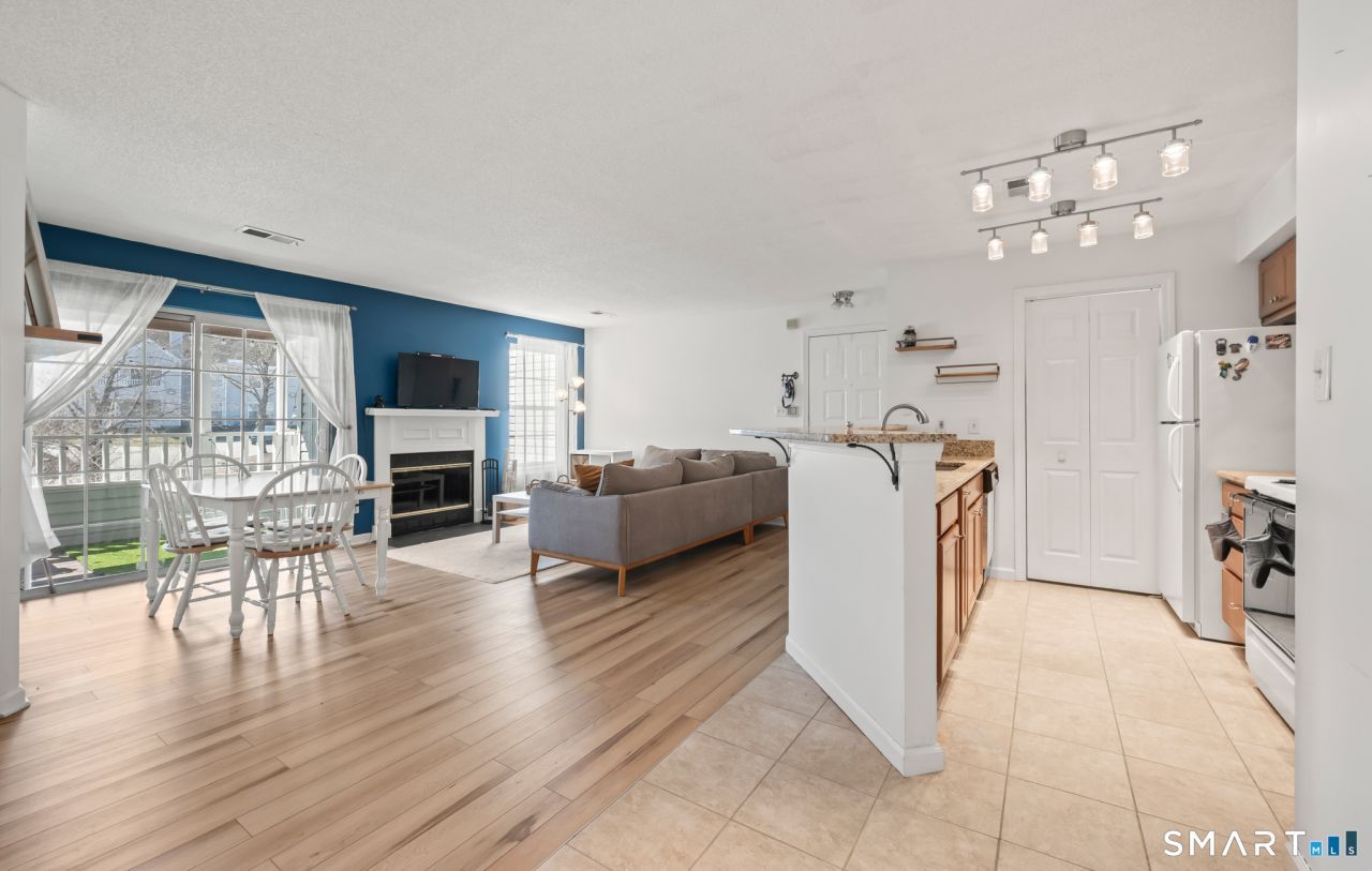 1 Forest Glen, Unit 11, Middletown, CT 06457 Main Photo