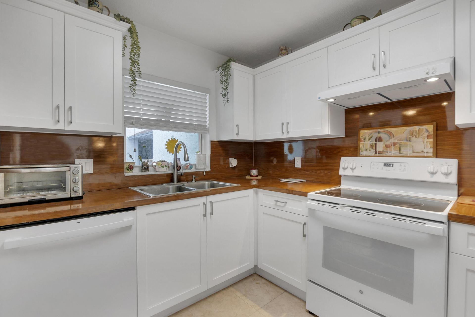 9440 Live Oak Place, Unit 402, Davie, FL 33324 Photo