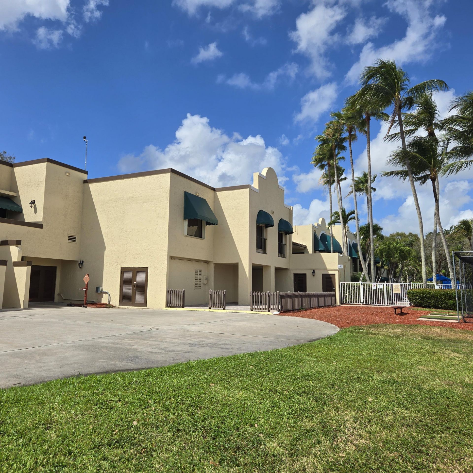 9440 Live Oak Place, Unit 402, Davie, FL 33324 Photo