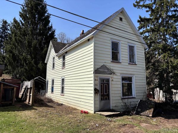 258 Hill Street, Ishpeming, MI 49849