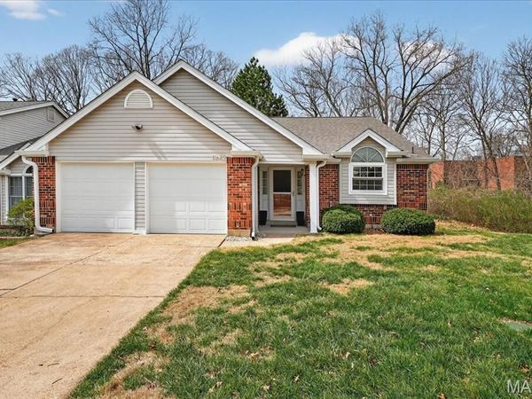1045 Woodlake Village Drive, Chesterfield, MO 63141