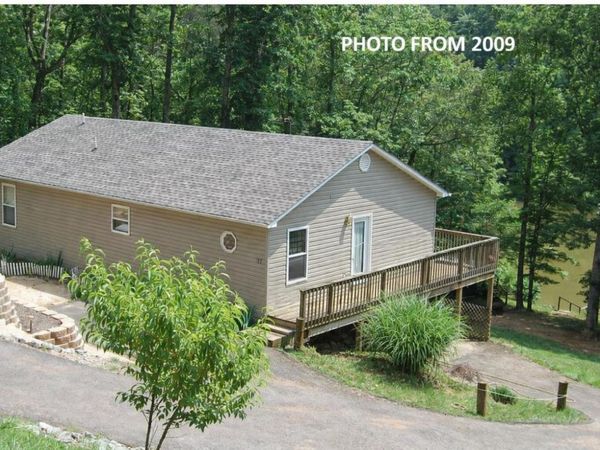 97 Cedar Bluff LN , Hardy, VA 24101