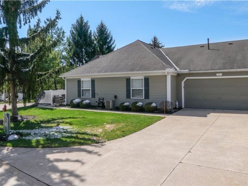 8181 Cyrus Lane, Sagamore Hills, OH 44067 Photo 2