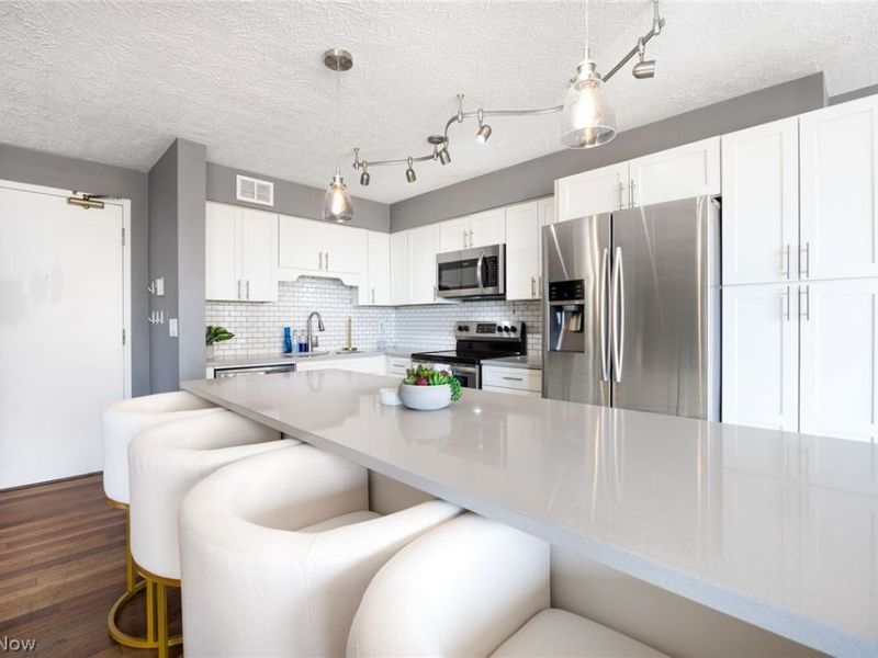 12520 Edgewater Drive , Unit 809, Lakewood, OH 44107 Photo 4