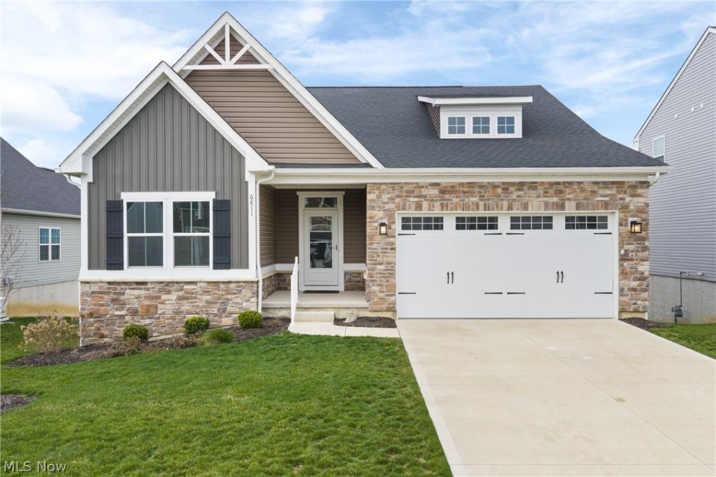 6811 Harrington Court Avenue Ne, Canton, OH 44721 Main Photo