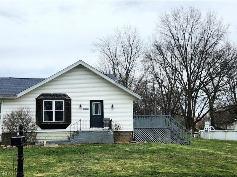 2416 Bakerwood Drive SW, Massillon, OH 44647 Photo 3