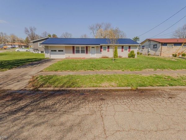 143 Riverview Drive , Marietta, OH 45750