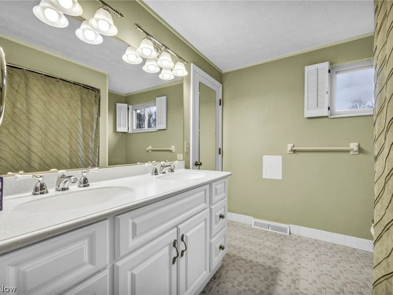 29400 Vita Lane, North Olmsted, OH 44070 Photo 19