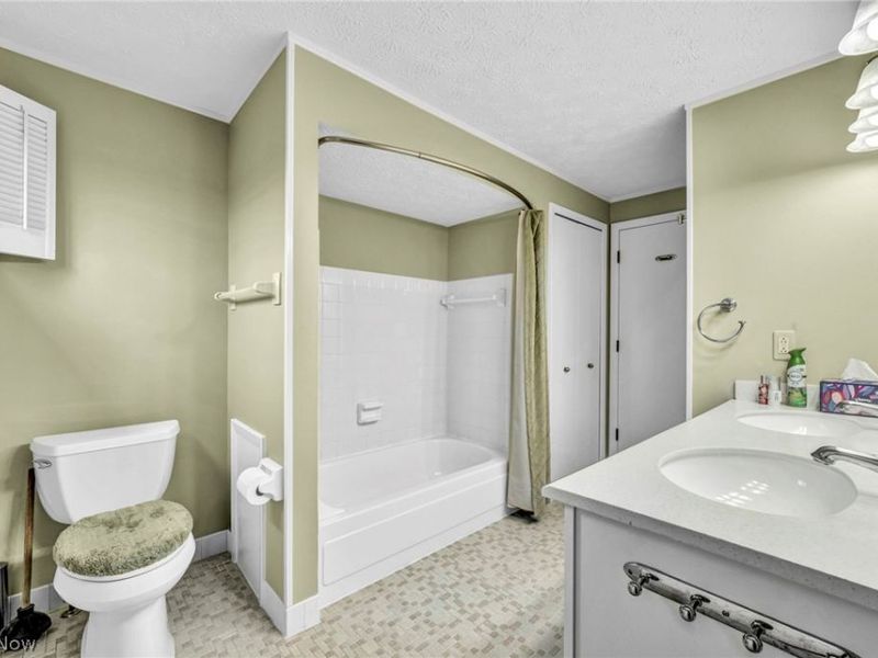 29400 Vita Lane, North Olmsted, OH 44070 Photo 20