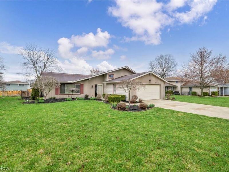 29400 Vita Lane, North Olmsted, OH 44070 Photo 3