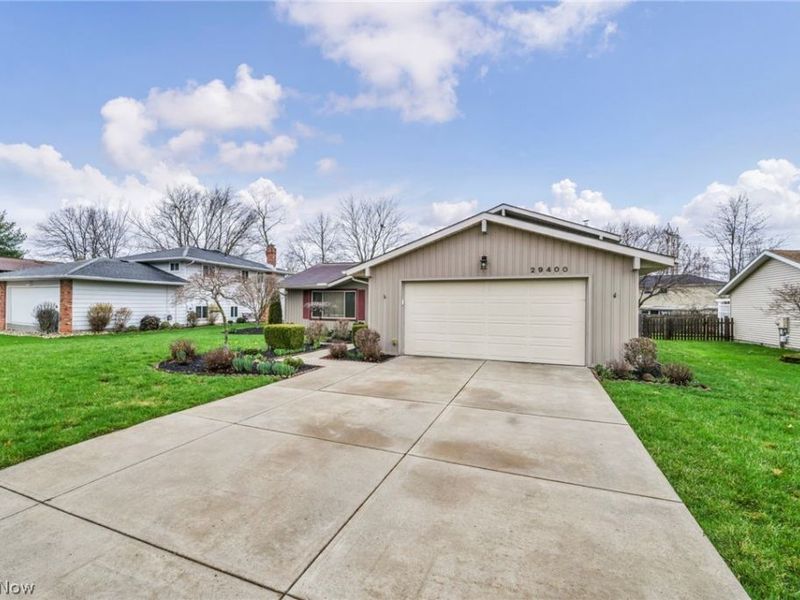 29400 Vita Lane, North Olmsted, OH 44070 Photo 4