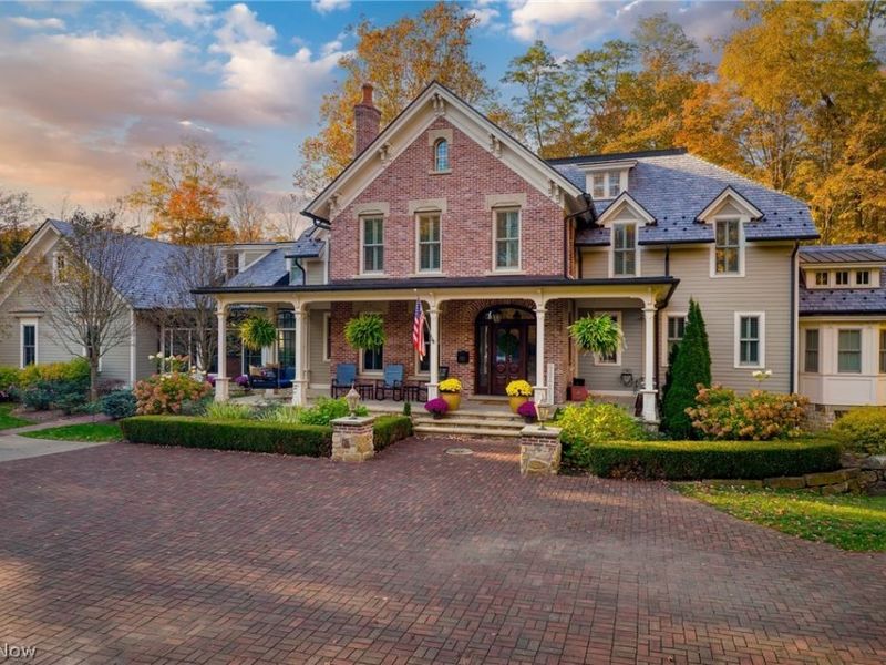 106 W Washington Street , Chagrin Falls, OH 44022 Photo 2