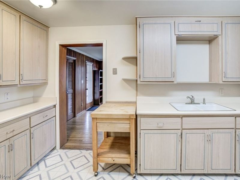 4872 Oakland Drive, Lyndhurst, OH 44124 Photo 10