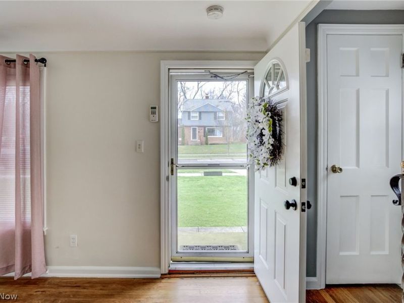 4872 Oakland Drive, Lyndhurst, OH 44124 Photo 2