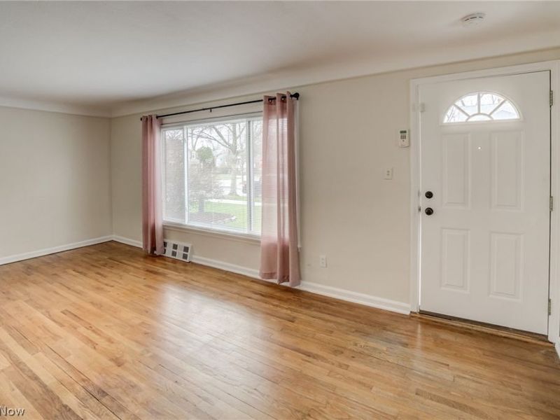 4872 Oakland Drive, Lyndhurst, OH 44124 Photo 3