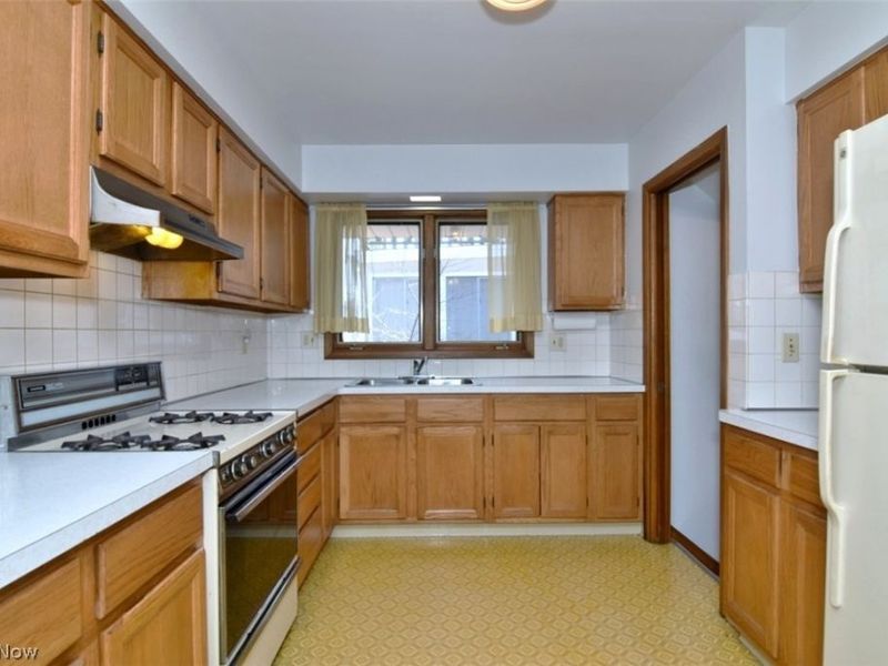 115 E 211th Street, Euclid, OH 44123 Photo 11