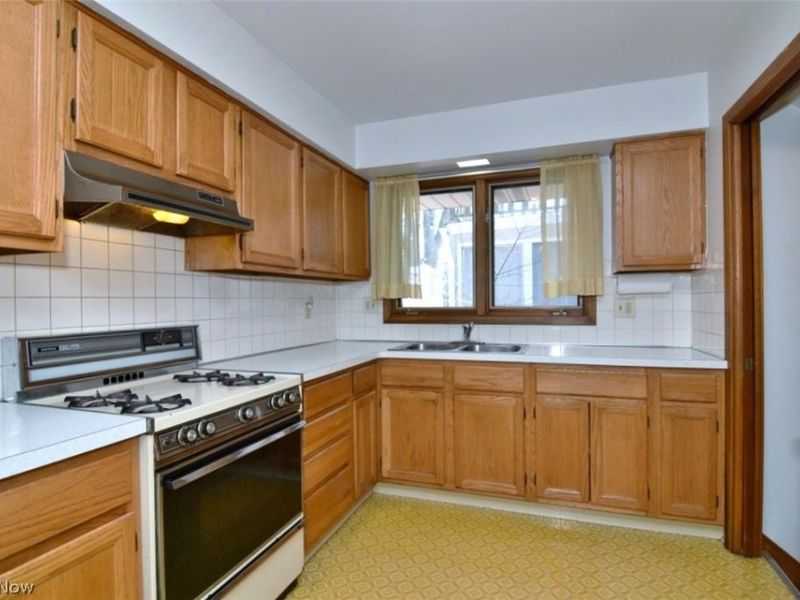 115 E 211th Street, Euclid, OH 44123 Photo 12