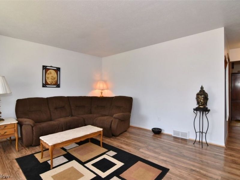 115 E 211th Street, Euclid, OH 44123 Photo 5